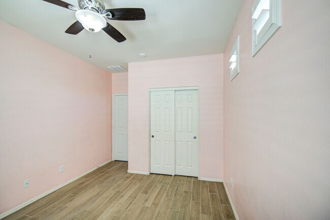 Foto del edificio - 6826 W Charter Oak Rd