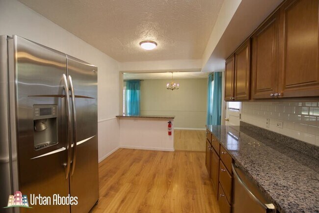 Foto del edificio - 1326 Meadow Ln