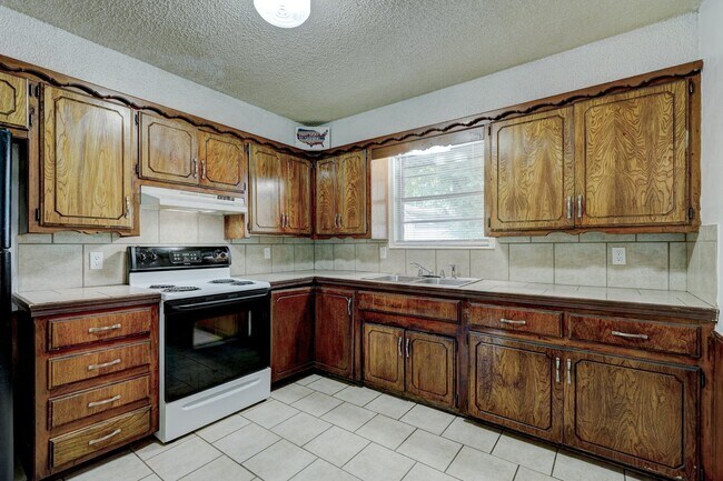 Building Photo - 2 bed, 1 bath apartment in Noble,OK