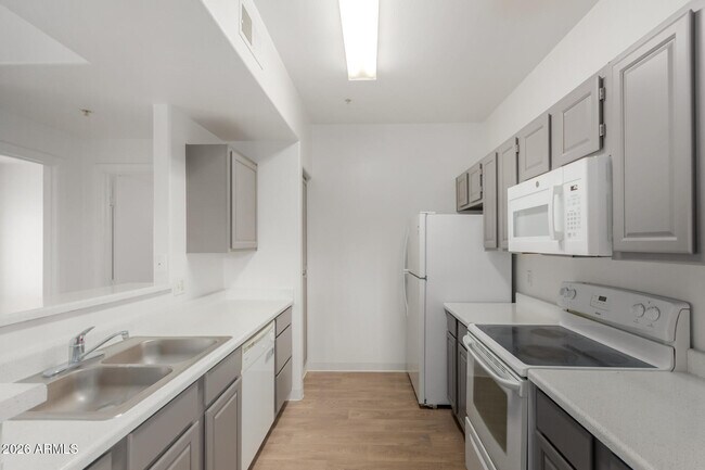 Foto del edificio - 13700 N Fountain Hills Blvd