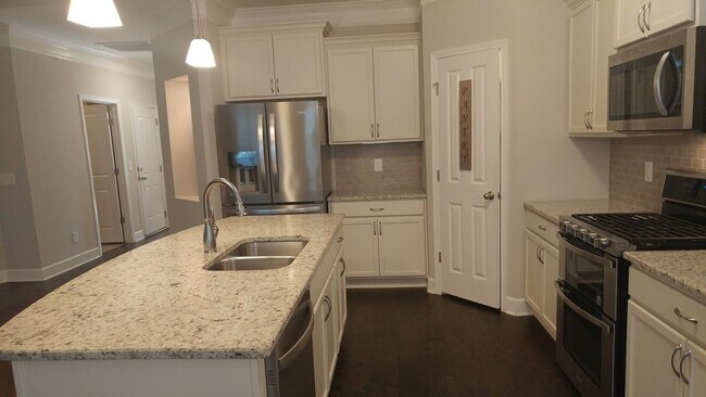 Foto del edificio - Beautiful 3 Bed 2 Bath Home in Nolensville - With Screened in Back Porch