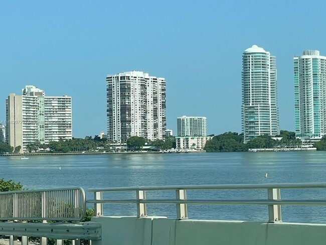 Foto del edificio - 2333 Brickell Ave