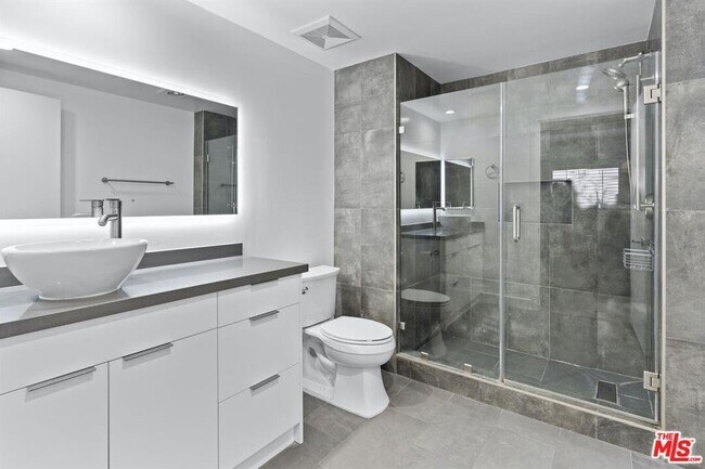 Foto del edificio - 1730 Sawtelle Boulevard Apt ##Ph4, Los Ang...