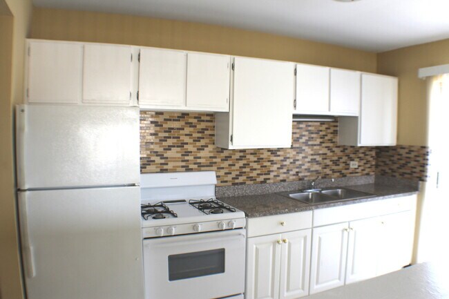 Building Photo - 706 W Ivanhoe Ln