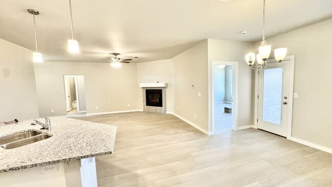 Building Photo - Beautiful 3-Bedroom Home in Desirable Coun...