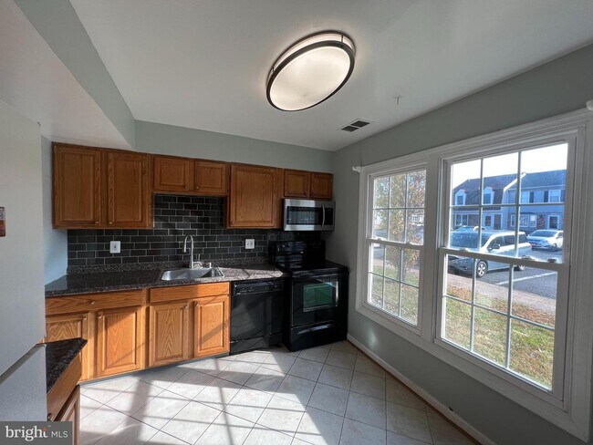 Building Photo - 9145 Kershaw Ct