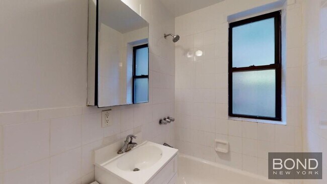 Foto del edificio - 241 E 38th St
