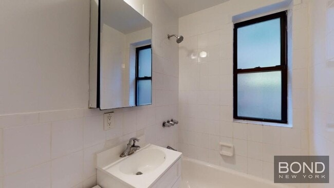 Building Photo - 241 E 38th St