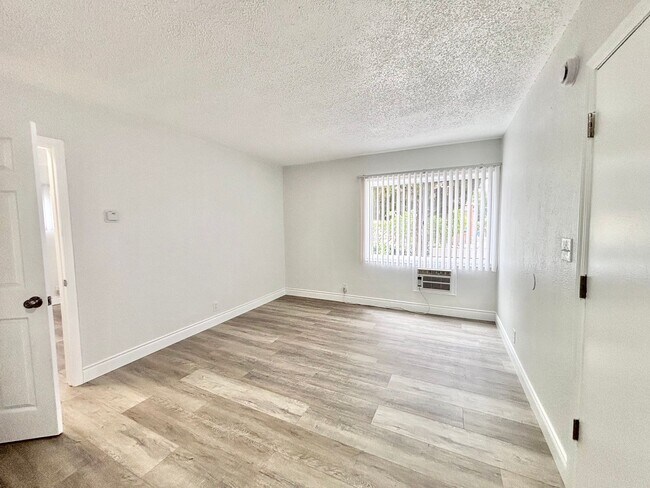 Foto del edificio - 4241 Van Horne Ave