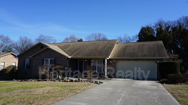 Photo - 867 Westgate Dr House