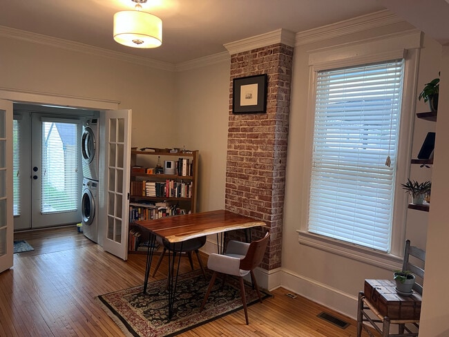 Building Photo - 504 N Loudoun St
