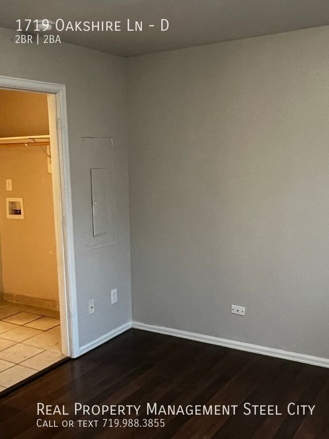 Building Photo - 1719 Oakshire Ln