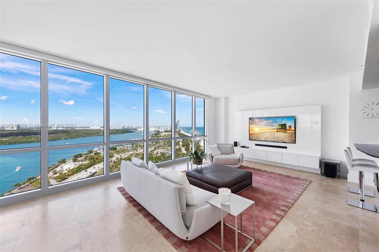 Foto principal - 10295 Collins Ave