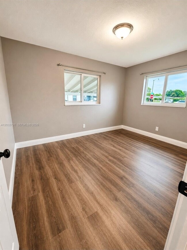 Foto del edificio - 2350 NW 12th Ct