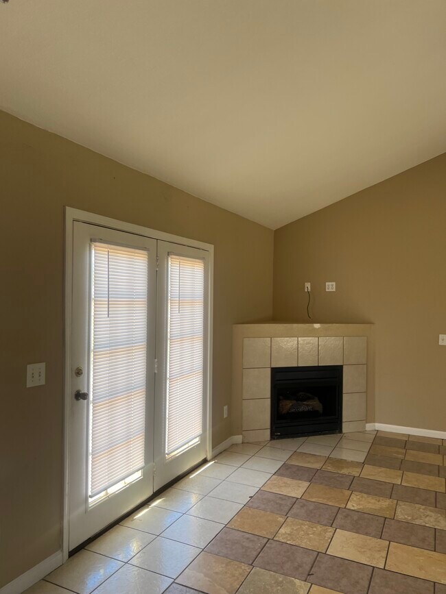 Building Photo - 2405 George Miller Dr