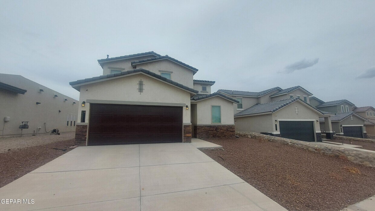 Foto principal - 13000 Shildon St