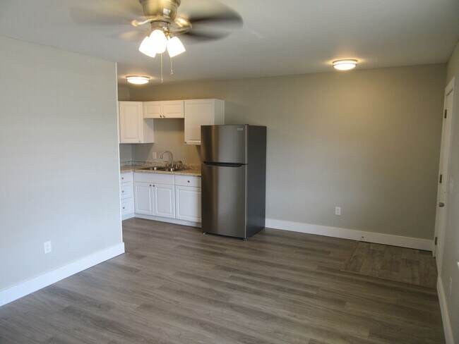 Building Photo - 116 N Hwy 22A Apt 4