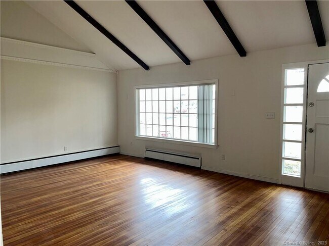 Foto del edificio - 39-41 Waterbury Rd
