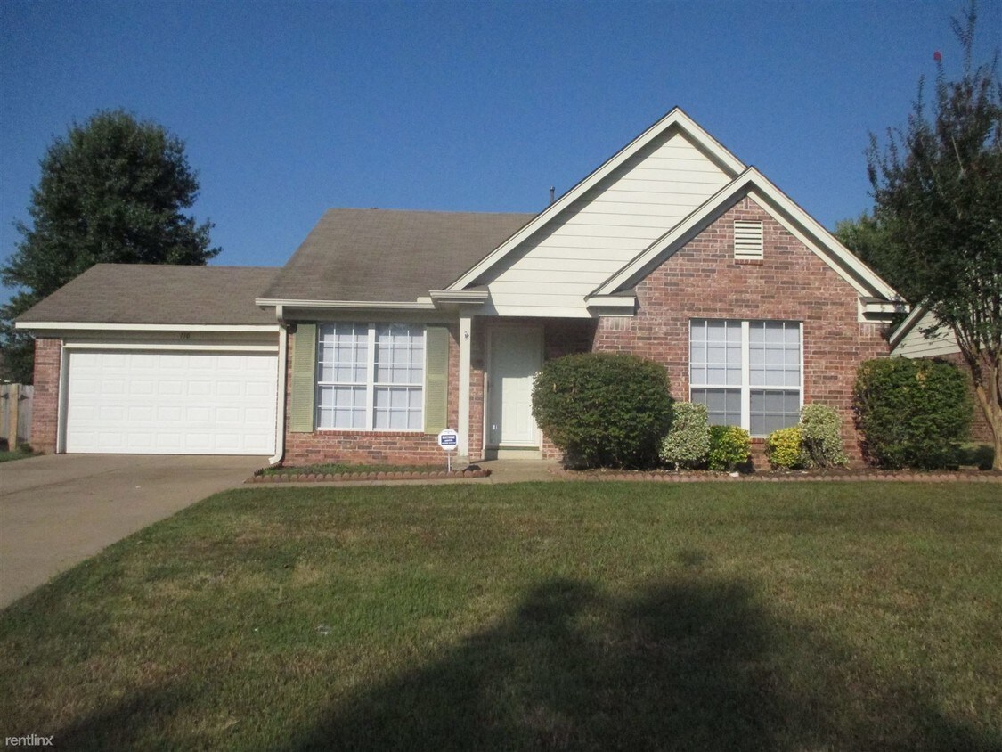 Primary Photo - 130 Pinewood Dr