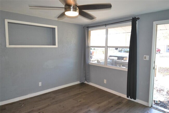 Foto del edificio - 11465 92nd St N