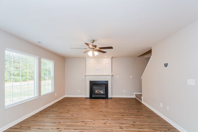 Foto del edificio - 5215 Little Sandy Dr