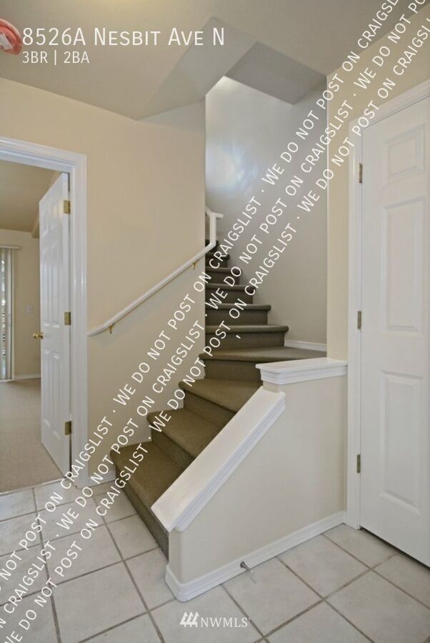 Building Photo - North Greenlake 3-bed 1.75-bath Town House