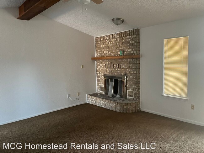 Foto del edificio - 3 br, 2 bath House - 2114 Schwertner Dr