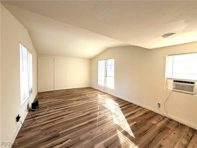 Foto del edificio - 8115 Tolles Dr