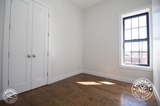 Building Photo - 854 Rogers Ave