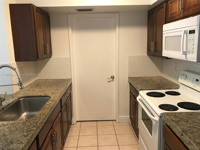 Foto del edificio - 280 W Park Dr