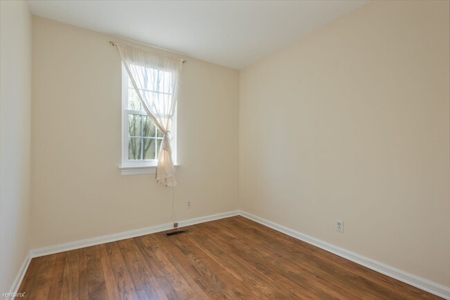 Building Photo - 3 br, 1.5 bath House - 111 Doncaster Lane