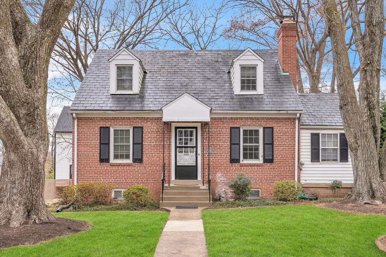 Foto principal - 5302 Baltimore Ave