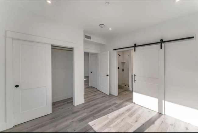 Foto del edificio - Condo for Rent- Walking Distance to MSU
