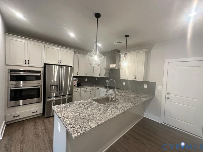 Foto del edificio - 579 Hazel Pl