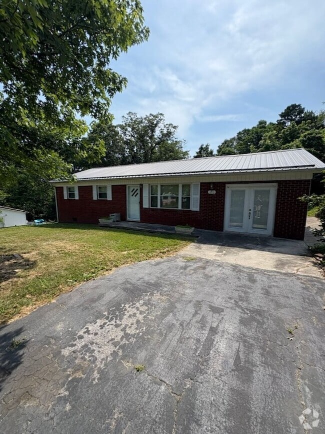 Building Photo - 1810 Dalton Ford Rd