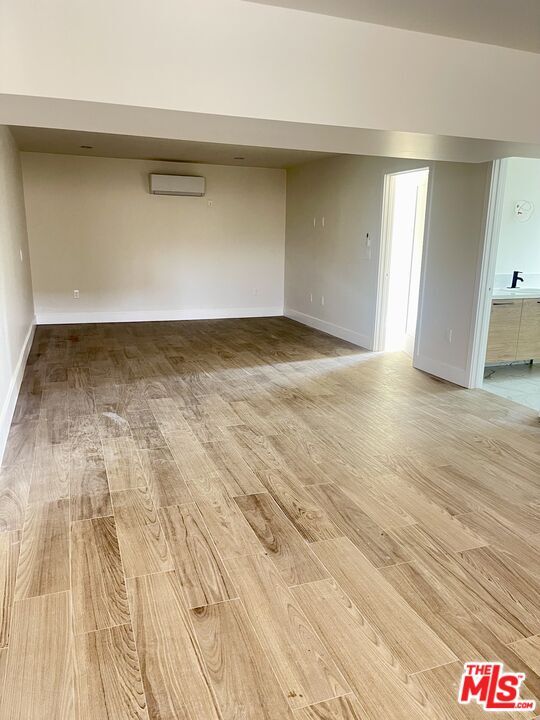 Foto del edificio - 9949 Pinewood Ave