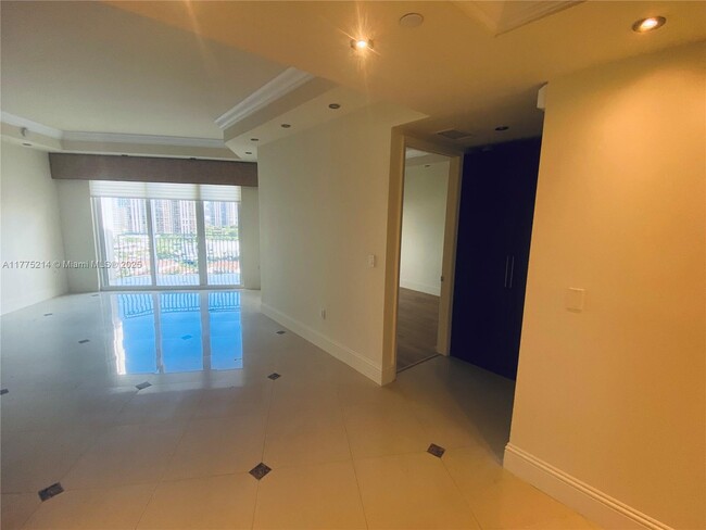 Foto del edificio - 20000 E Country Club Dr