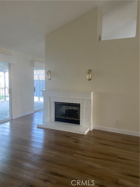 Building Photo - 3021 Mariposa Ave