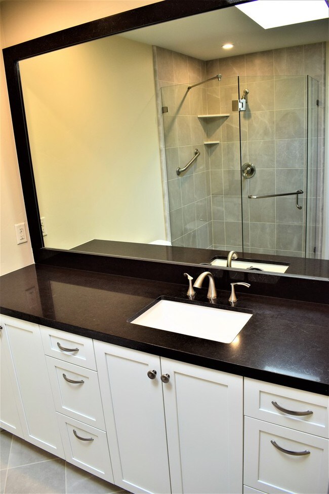 Building Photo - 75 Del Mesa Carmel
