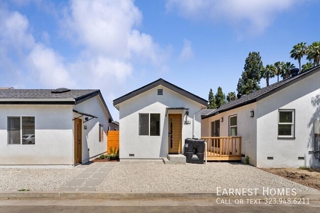 Building Photo - 19433 Valerio St
