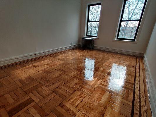 Foto del edificio - 3 bedroom in BRONX NY 10456