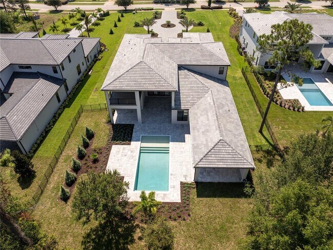 Building Photo - 16044 Pendio Dr