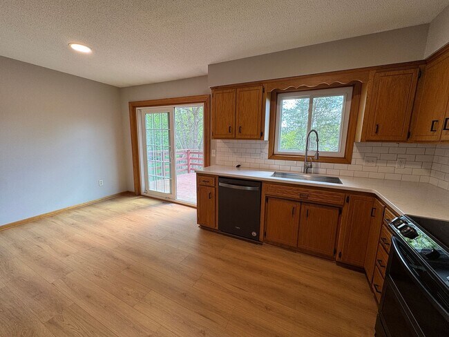 Foto del edificio - 6990 Redwing Ln