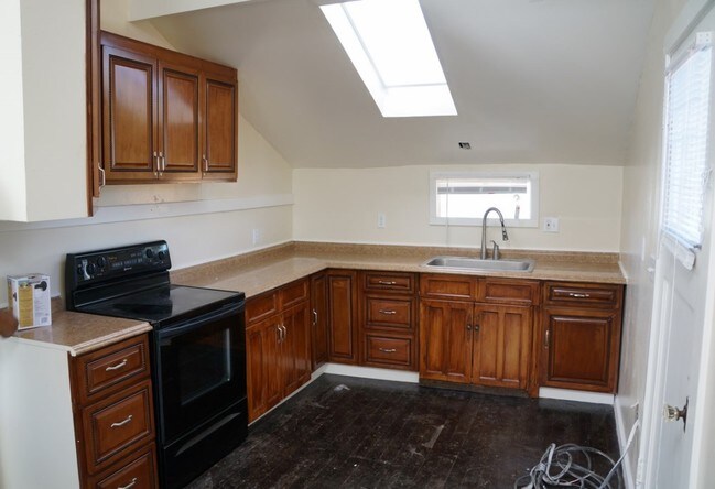 Interior Photo - 3317-3323 Sebastopol Rd
