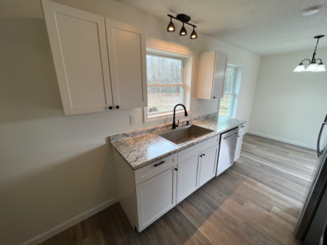 Foto del edificio - 678 Wood Dr Ext