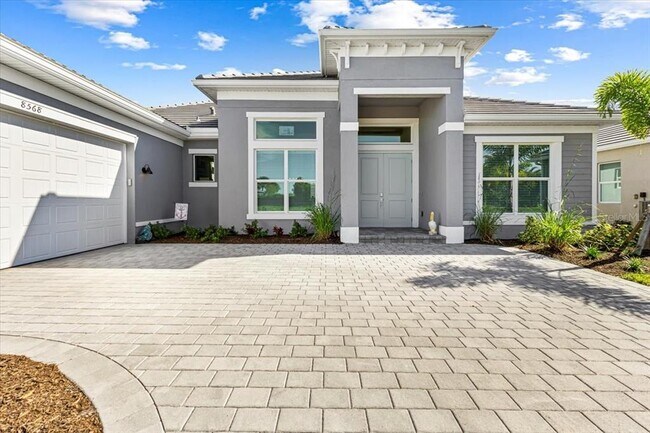 Foto del edificio - 8568 Shr Lk Dr