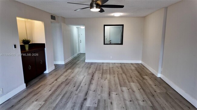 Foto del edificio - 403 NW 68th Ave