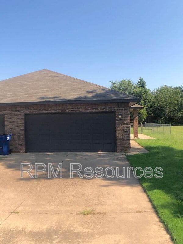 Building Photo - 107 E Forster Ln