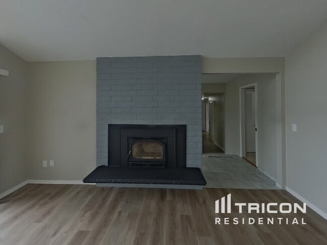 Building Photo - 4201 NE 51st St