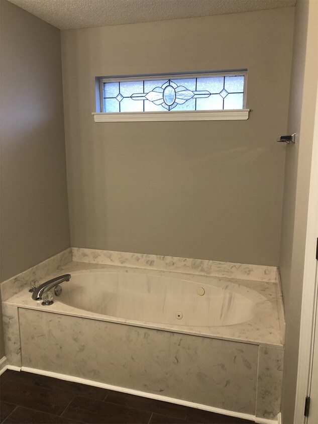 Foto principal - 2087 Kindlewood Dr